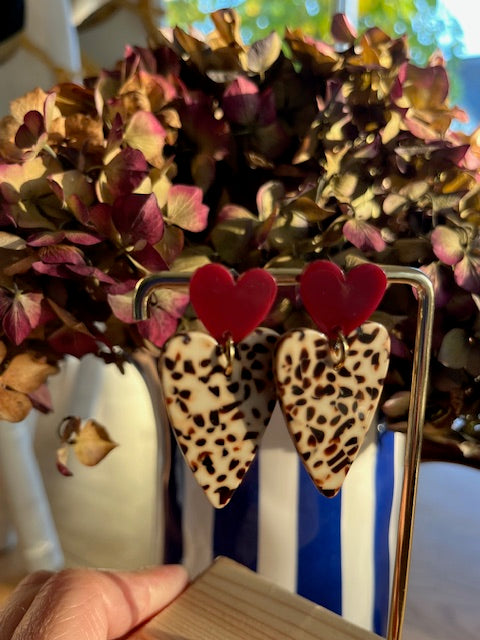 •  Boucles d'oreilles PARIS • puces Bordeaux et cœur terrazzo beige